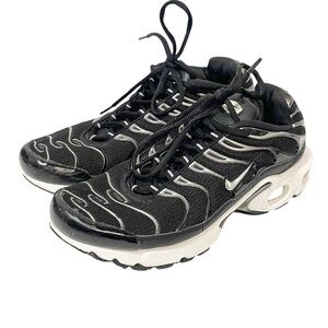 Nike TRIAIR Sneakers Youth Size 5.5 Black Silver‎ Trim Trainers Low Top Athletic